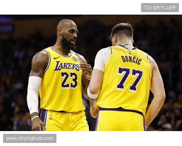 勒布朗复出带领湖人击败勇士 詹姆斯状态回暖球队重回正轨