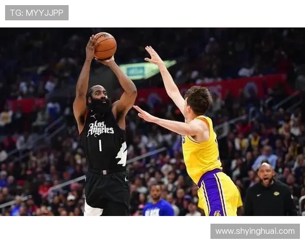 NBA快船新赛季攻防升级与阵容变革能否冲击总冠军前景解析