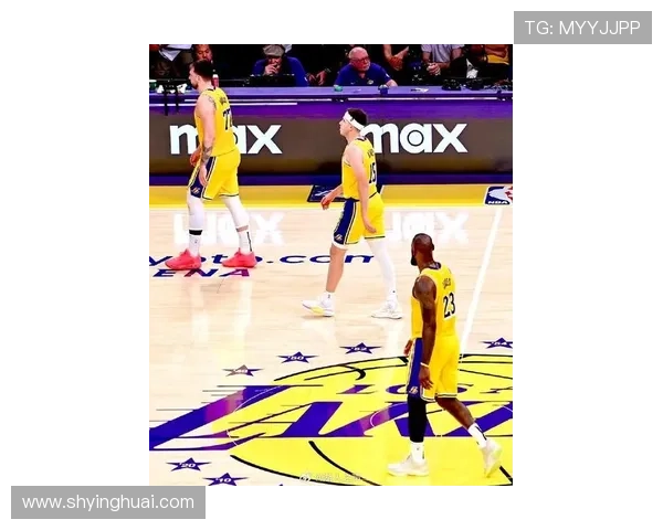 詹姆斯复出助湖人逆转胜勇士 揭示季后赛前夕球队关键调整